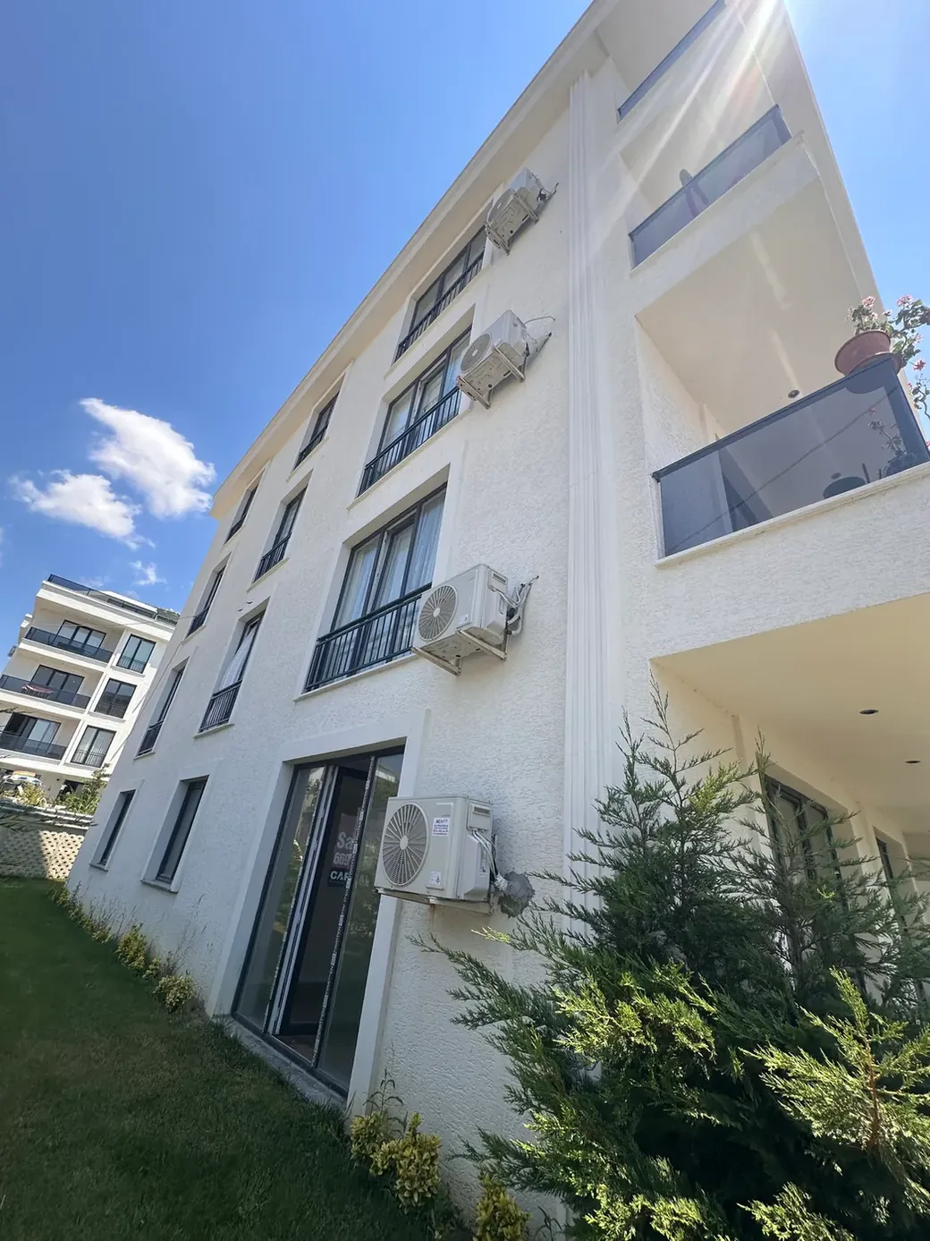 Multi klima dış ünitelerini cepheye monte ettik.